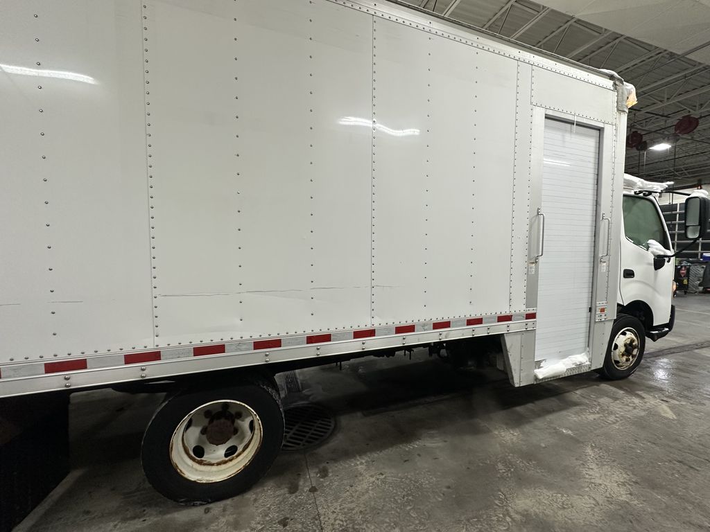 Slide images of 2018 HINO 195