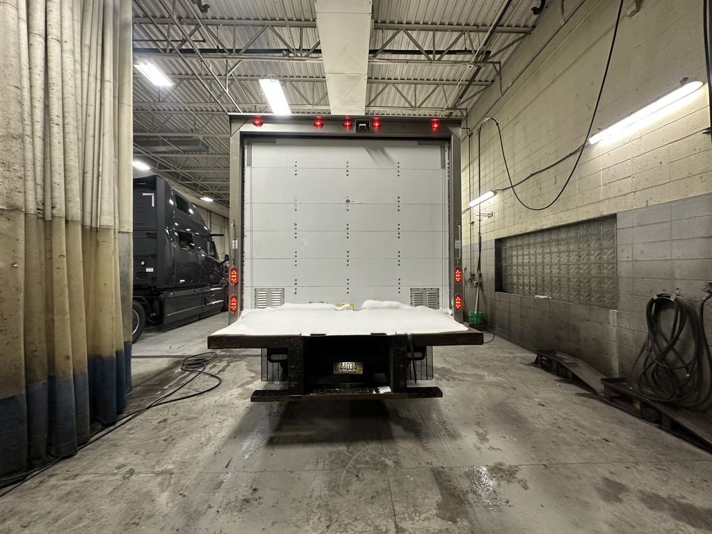 Slide images of 2018 HINO 195