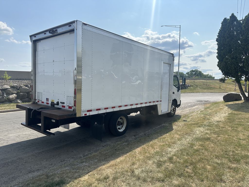 Slide images of 2018 HINO 195