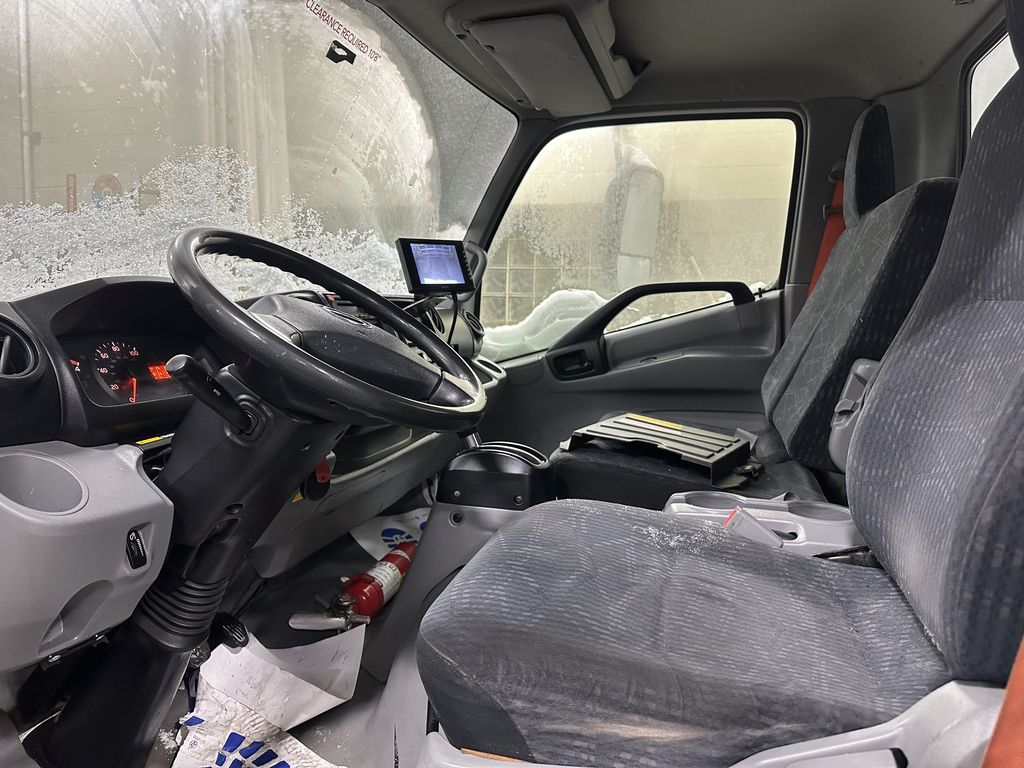 Slide images of 2018 HINO 195