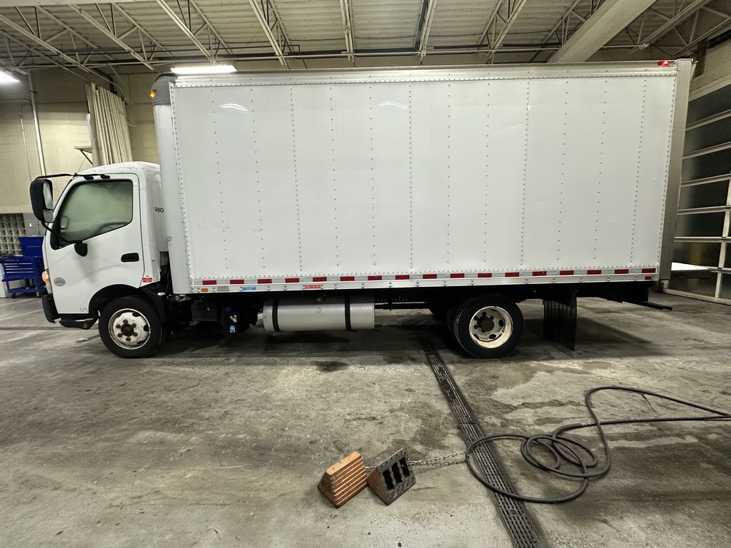 Slide images of 2018 HINO 195