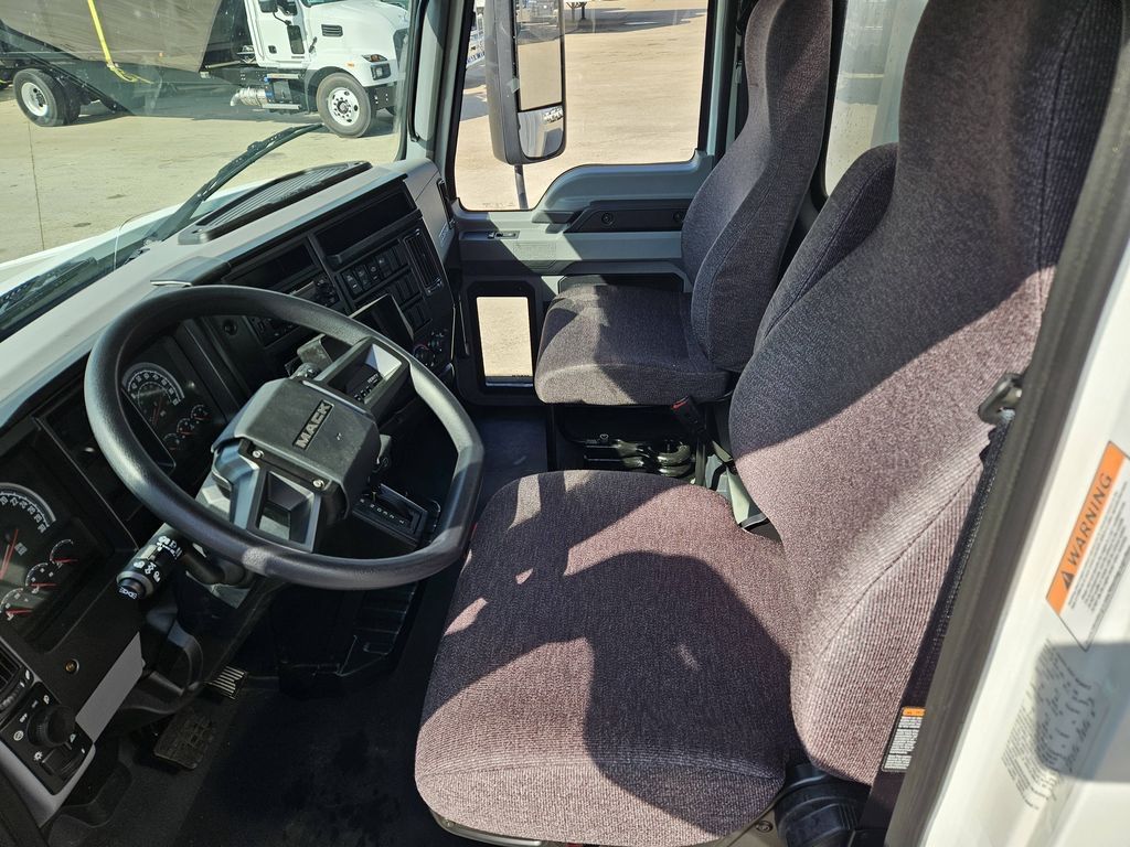 Slide images of 2025 MACK MD642
