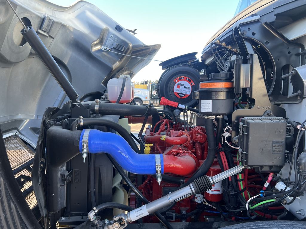 Slide images of 2025 MACK MD642