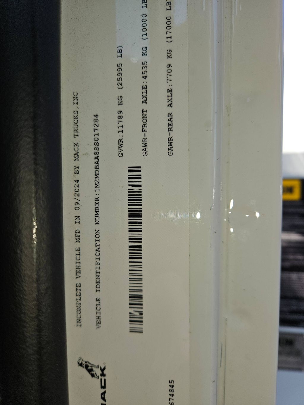 Slide images of 2025 MACK MD642