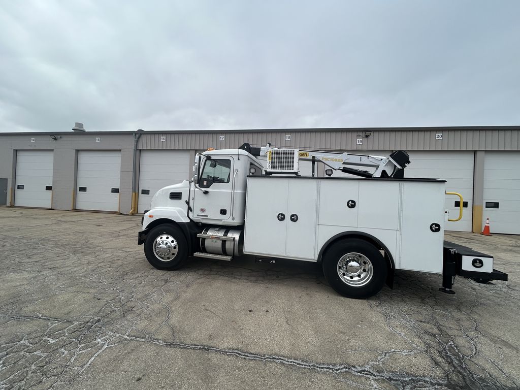 Slide images of 2026 MACK MD642