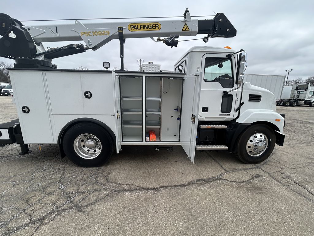 Slide images of 2026 MACK MD642