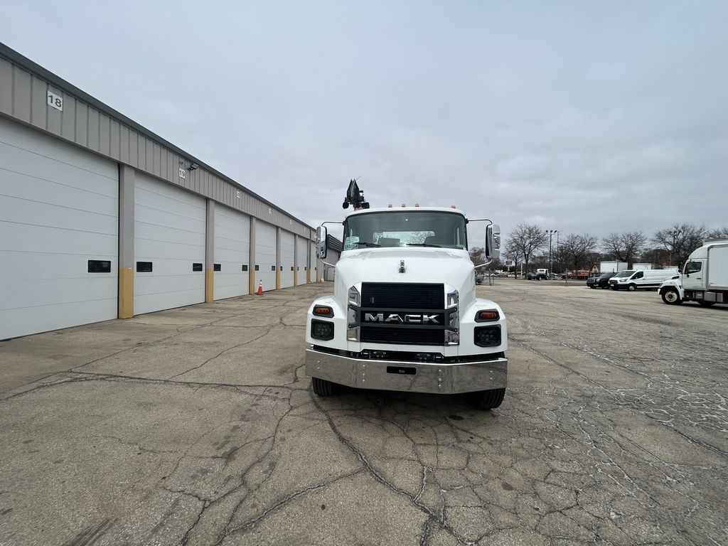 Slide images of 2026 MACK MD642