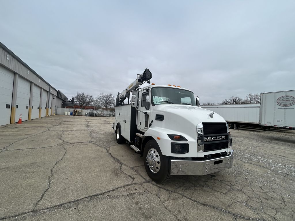 Slide images of 2026 MACK MD642