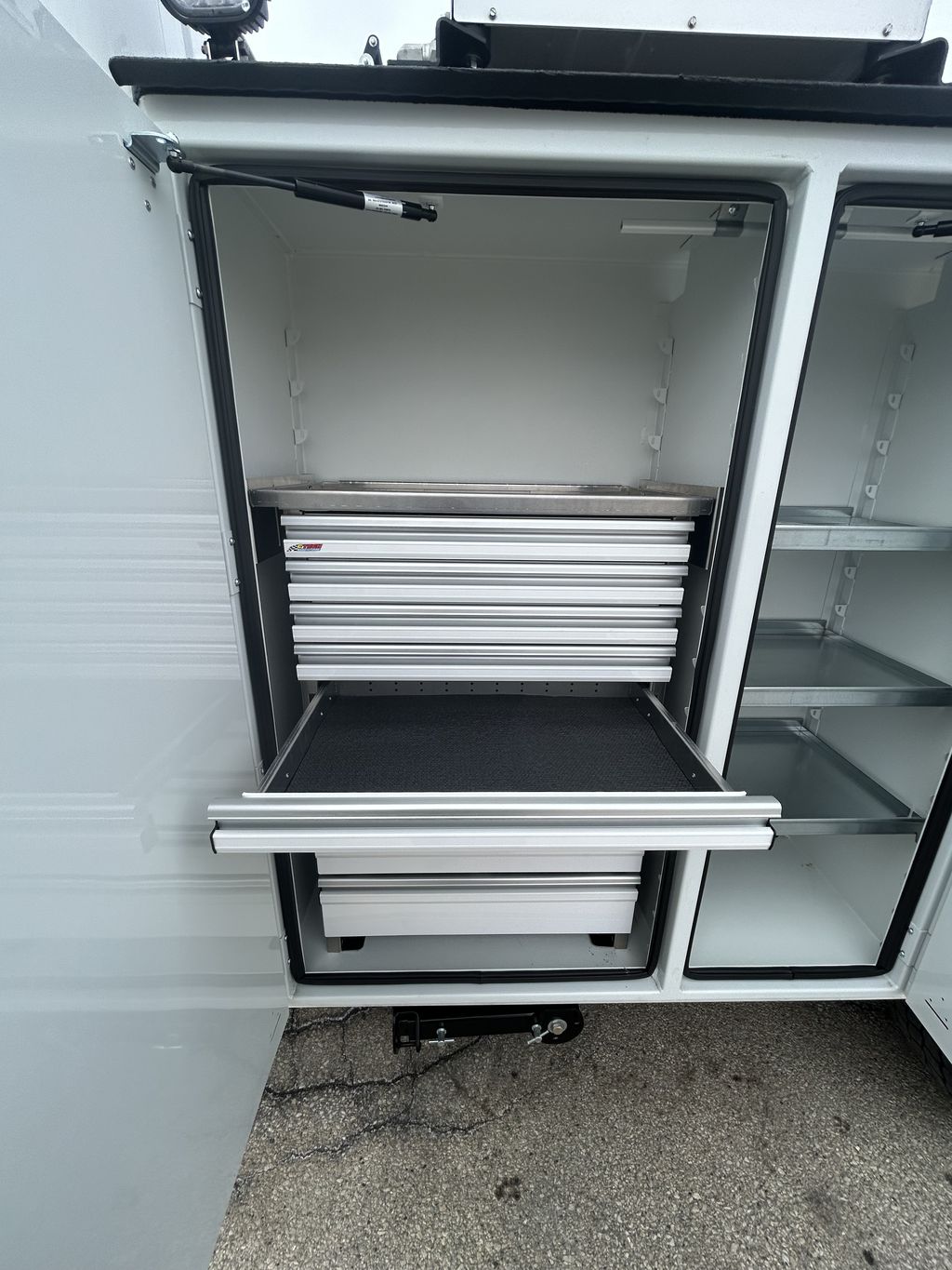 Slide images of 2026 MACK MD642