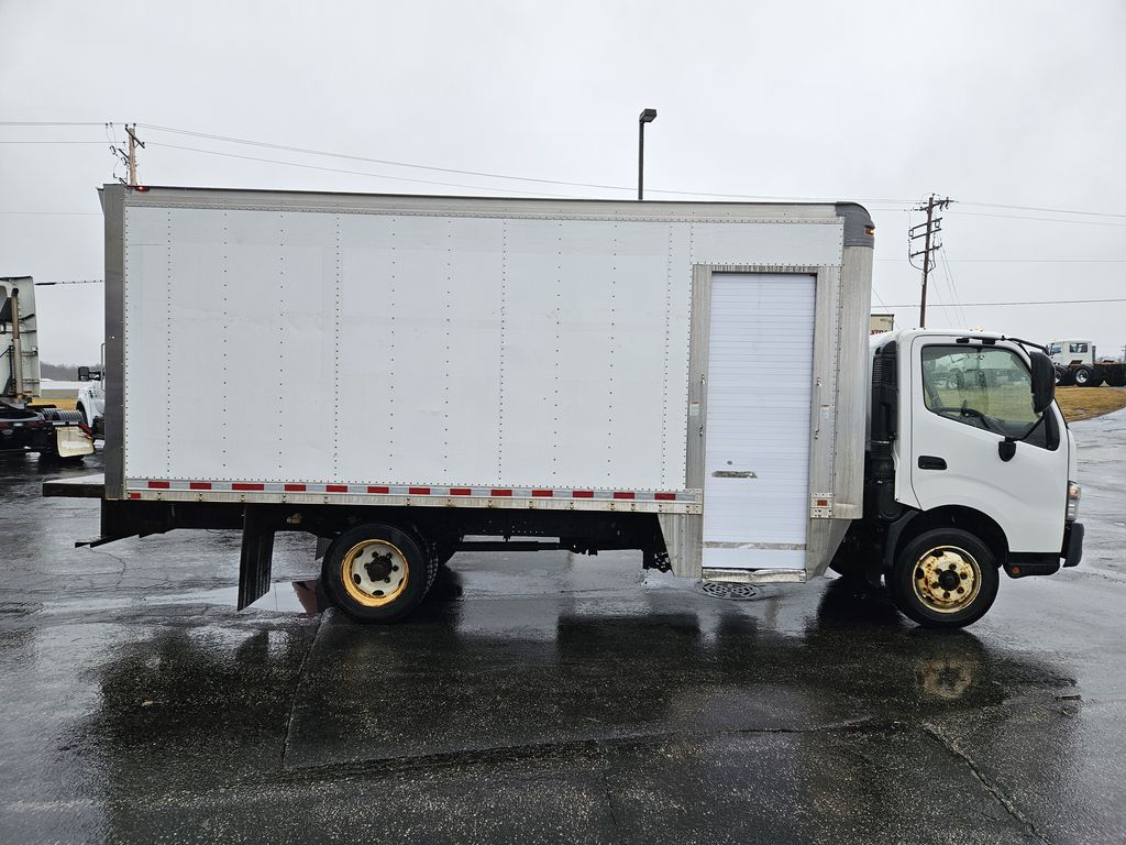 Slide images of 2018 HINO 195 