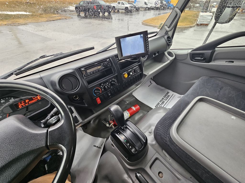 Slide images of 2018 HINO 195 