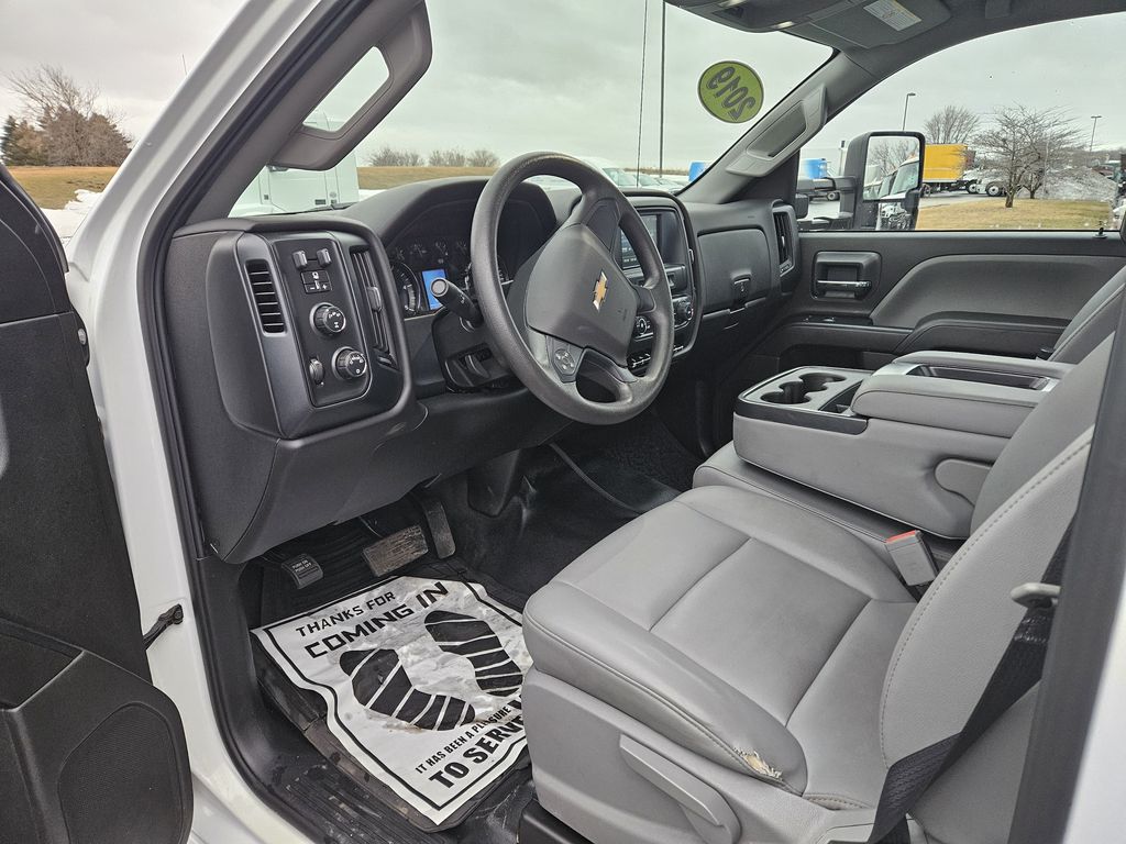 Slide images of 2019 CHEVROLET SILVERADO MEDIU 