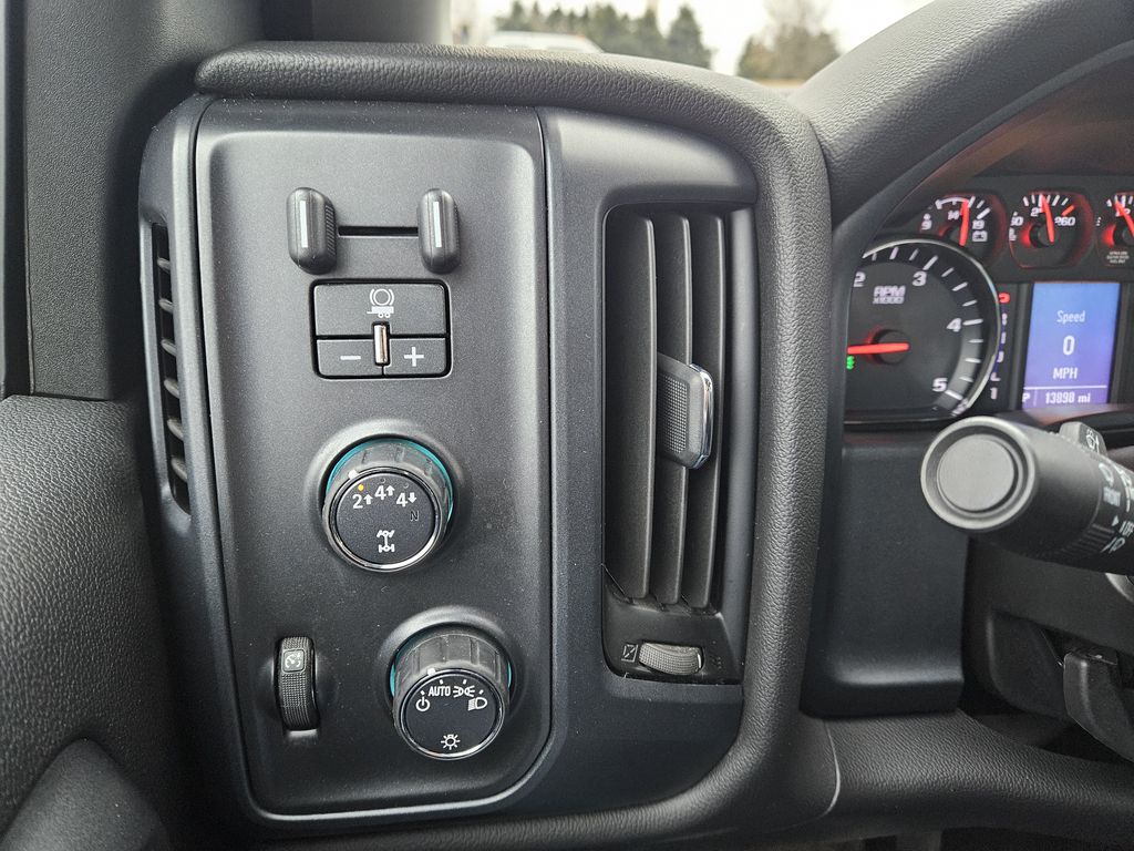 Slide images of 2019 CHEVROLET SILVERADO MEDIU 