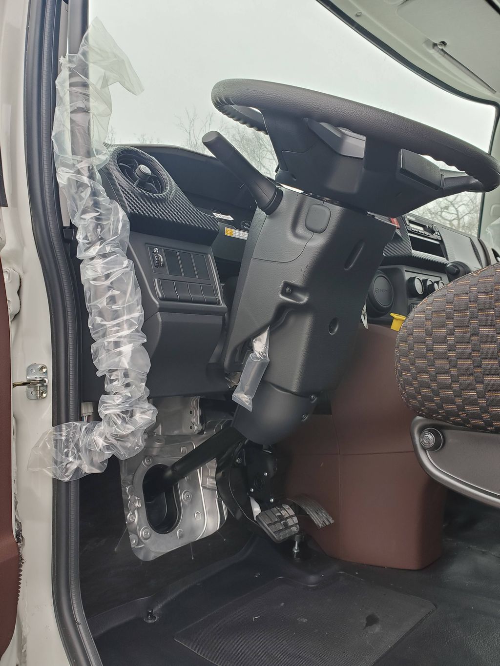 Slide images of 2026 HINO L6