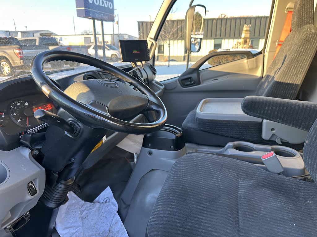 Slide images of 2018 HINO 195