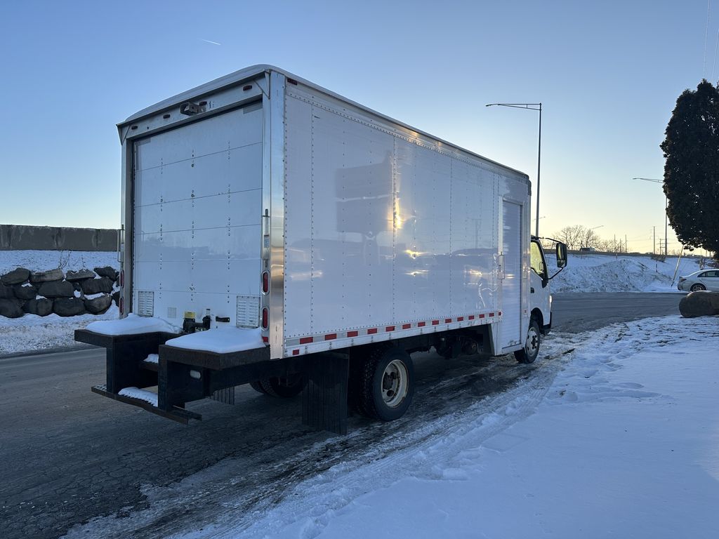 Slide images of 2018 HINO 195