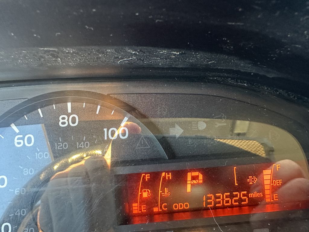 Slide images of 2018 HINO 195