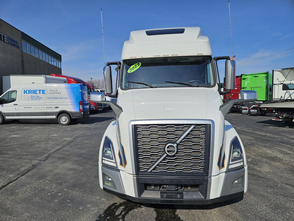 Slide images of 2022 VOLVO VNL64T860