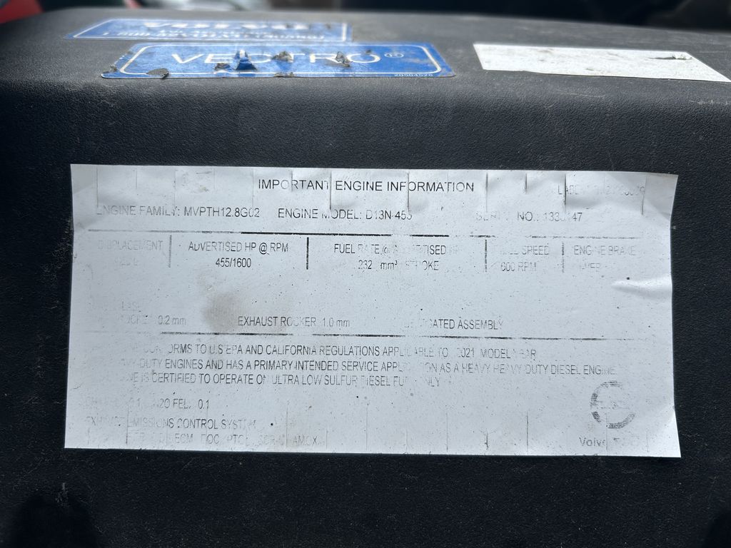 Slide images of 2022 VOLVO VNL64T760