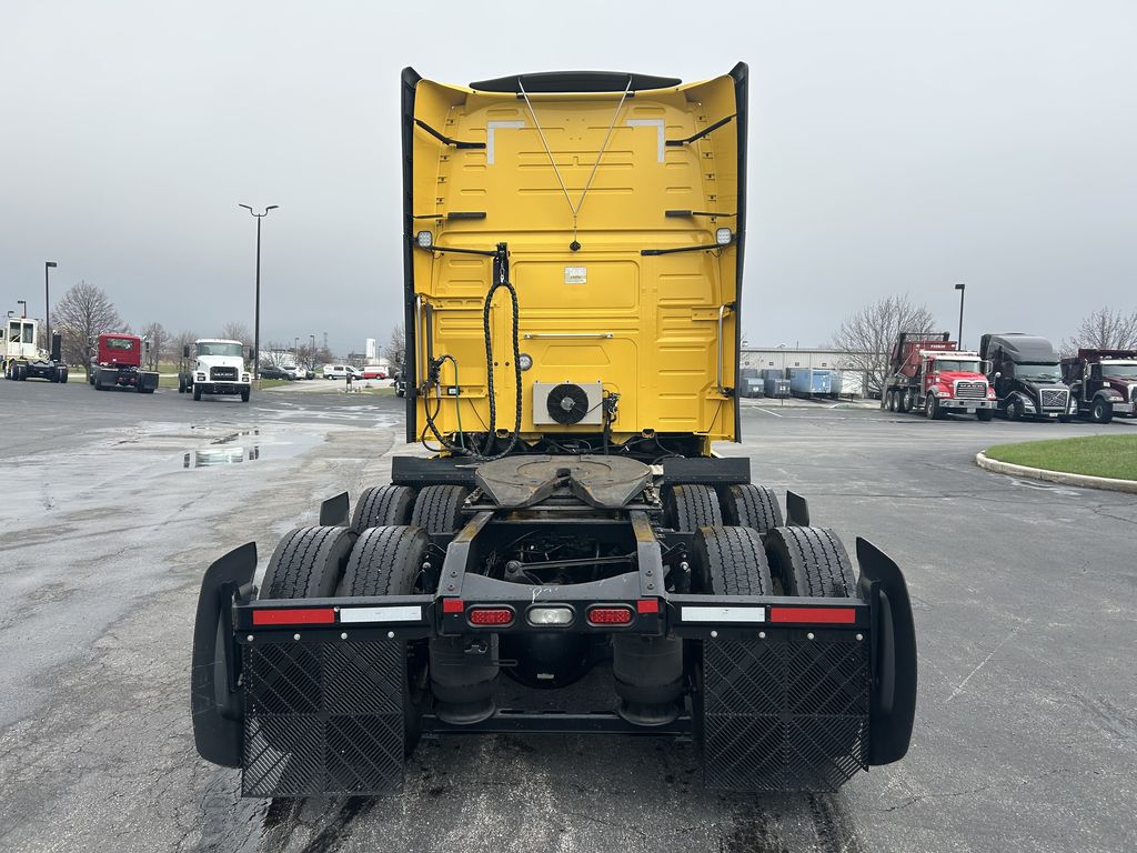 Slide images of 2022 VOLVO VNL64T760