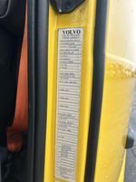 Slide images of 2022 VOLVO VNL64T760