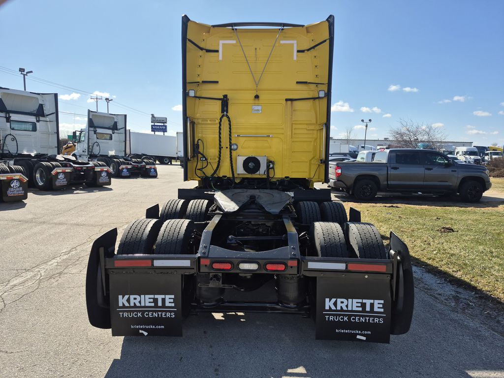 Slide images of 2023 VOLVO VNL64T760