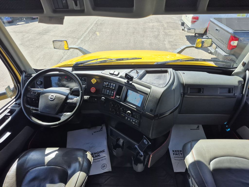 Slide images of 2023 VOLVO VNL64T760