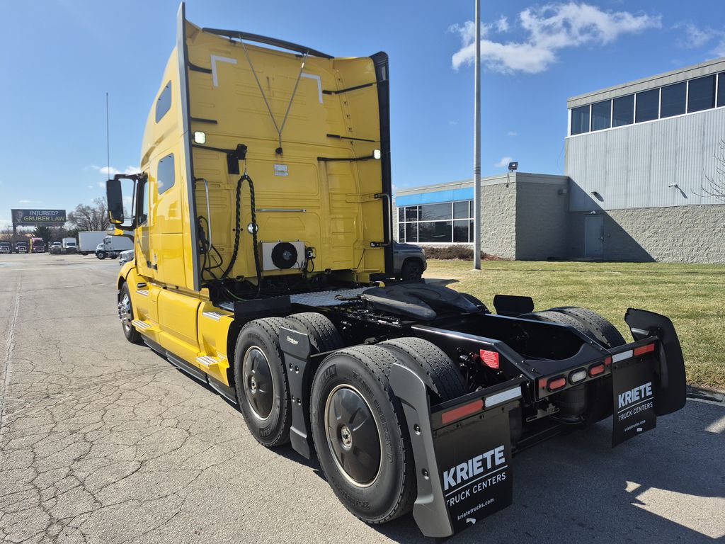 Slide images of 2023 VOLVO VNL64T760