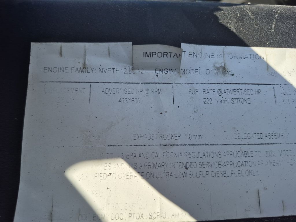 Slide images of 2023 VOLVO VNL64T760