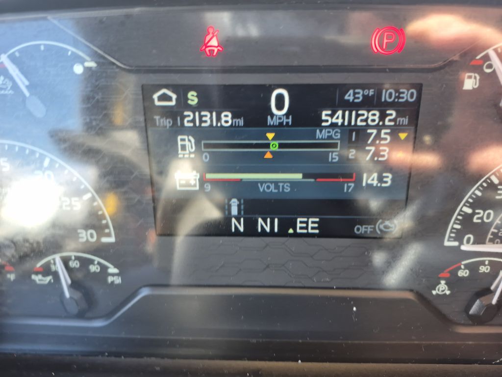 Slide images of 2023 VOLVO VNL64T760