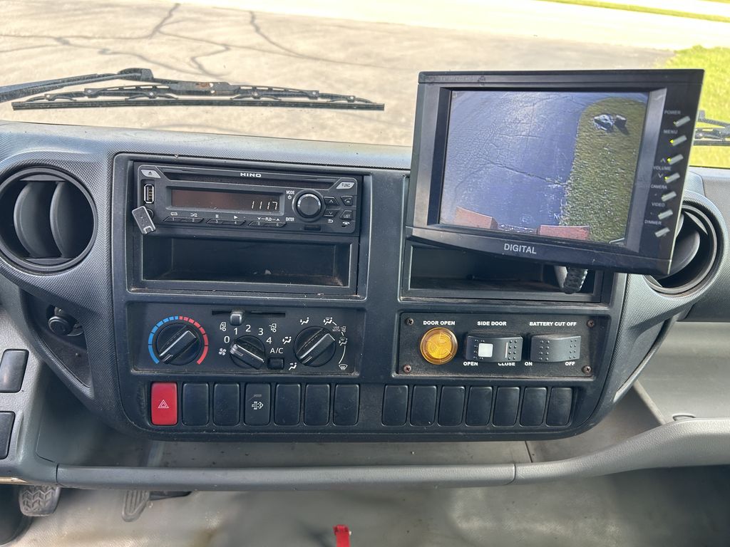 Slide images of 2018 HINO 195