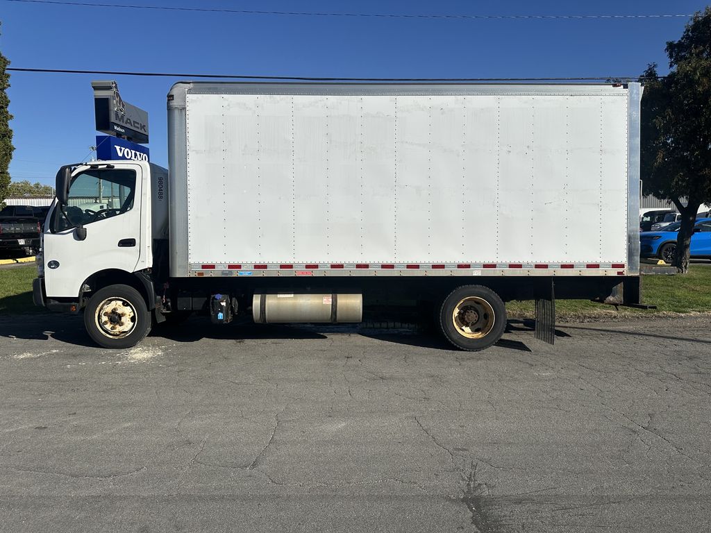 Slide images of 2018 HINO 195