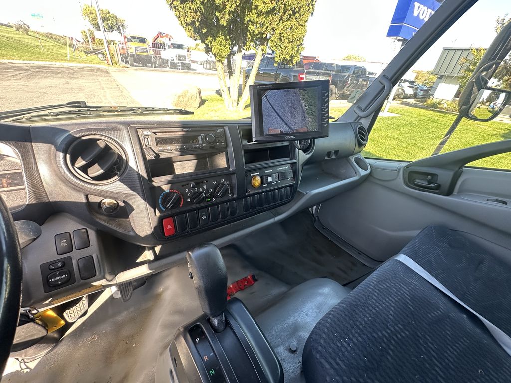 Slide images of 2018 HINO 195