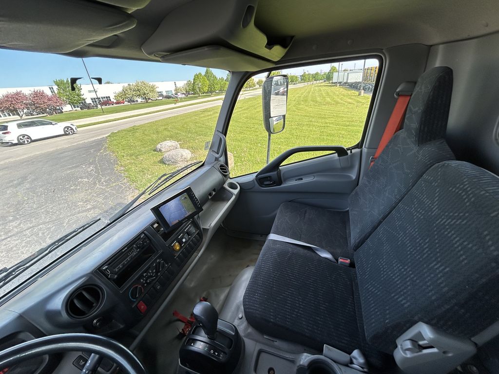 Slide images of 2018 HINO 195