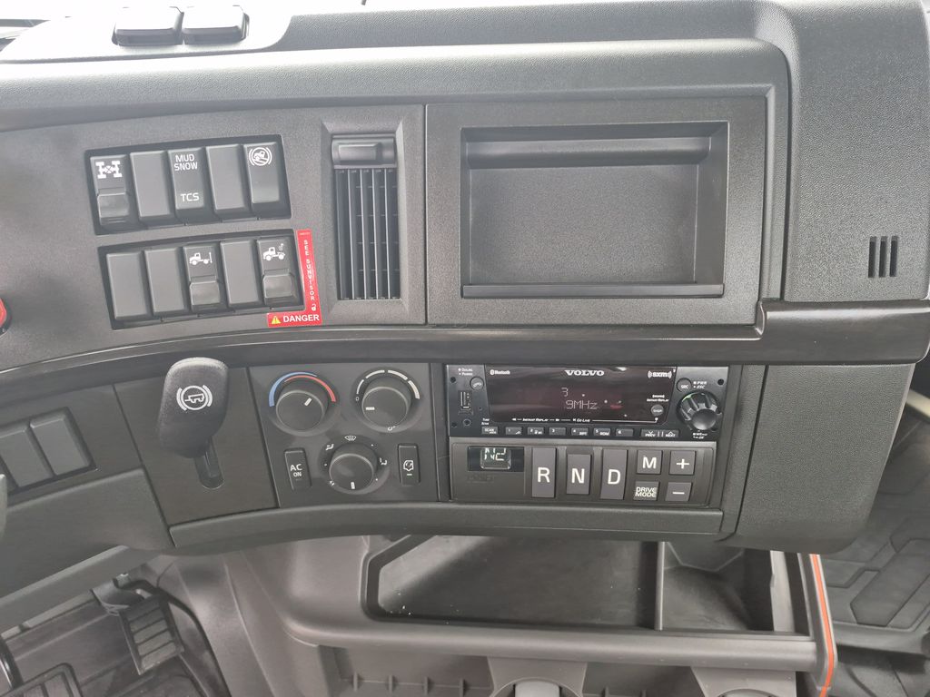 Slide images of 2025 VOLVO VNR64T300 