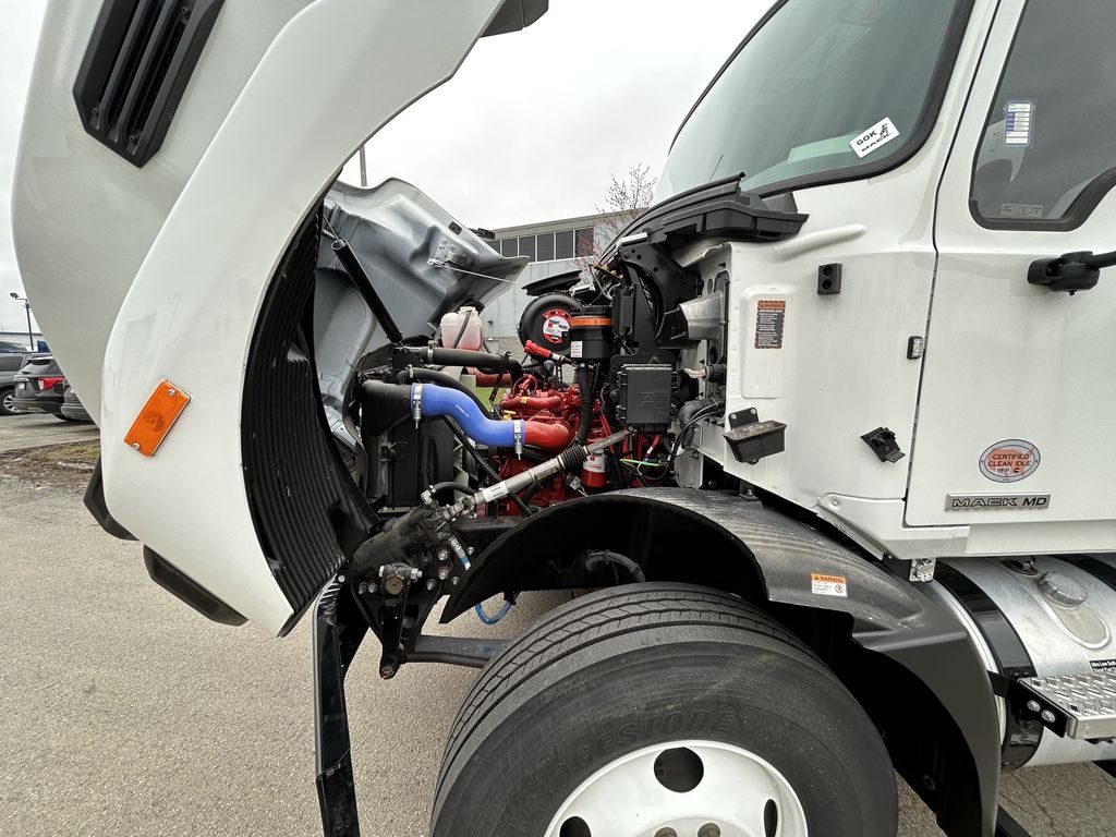 Slide images of 2025 MACK MD642