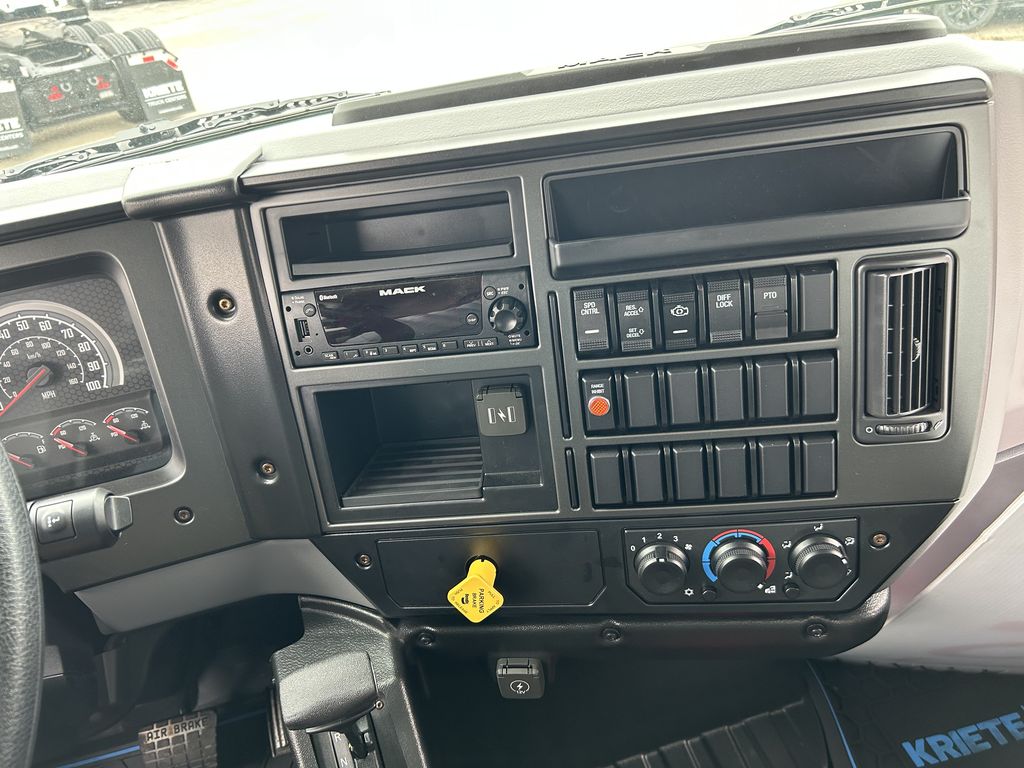 Slide images of 2025 MACK MD642