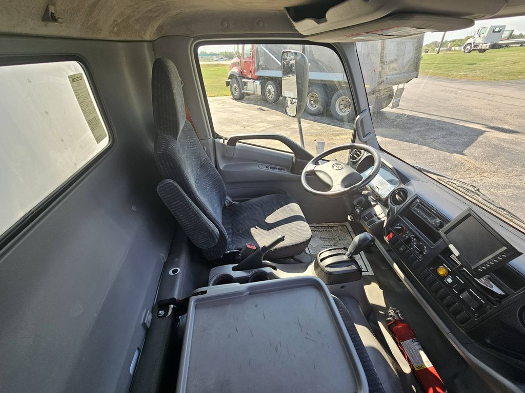Slide images of 2018 HINO 195