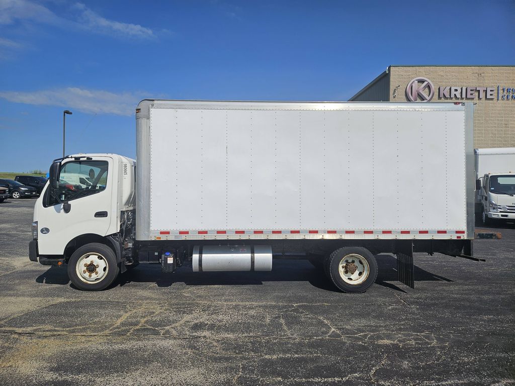 Slide images of 2018 HINO 195