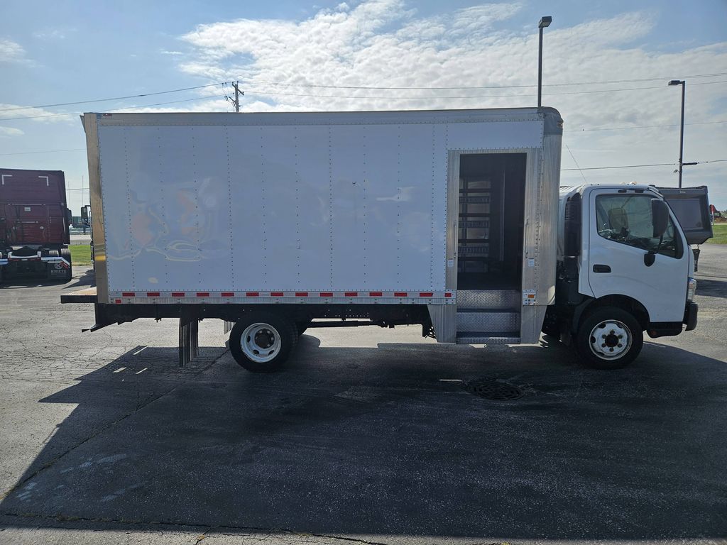 Slide images of 2018 HINO 195