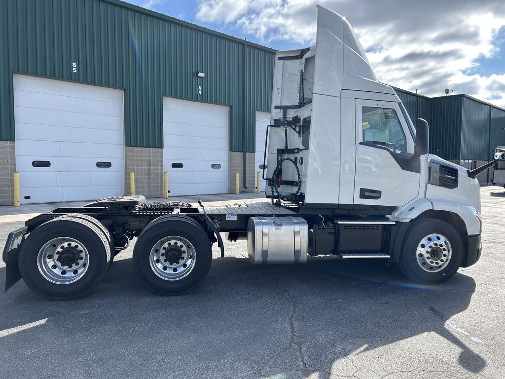 Slide images of 2027 MACK ANTHEM GEN2 64T