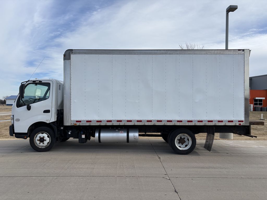 Slide images of 2018 HINO 195