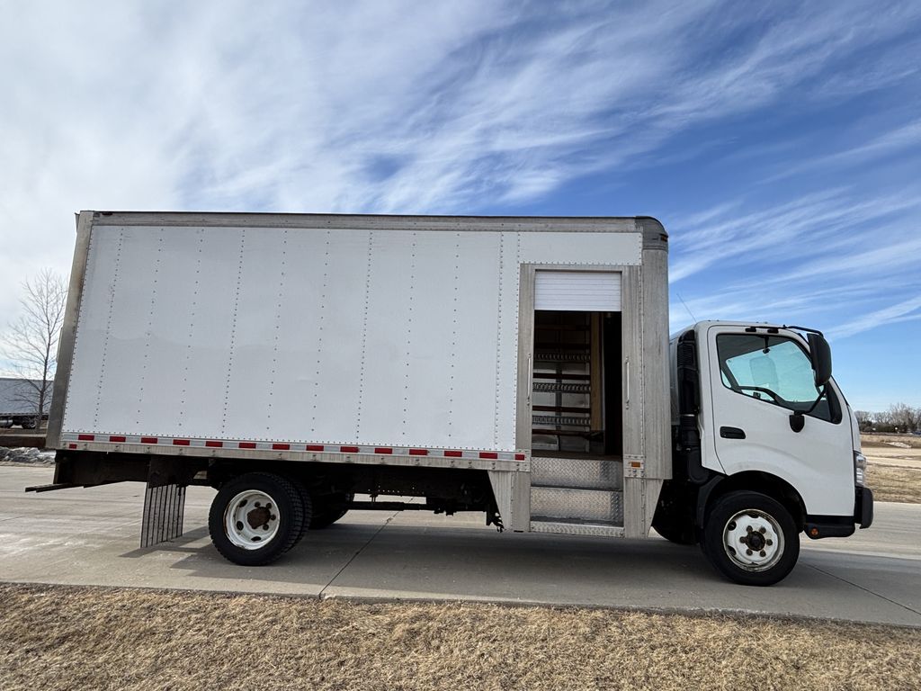 Slide images of 2018 HINO 195