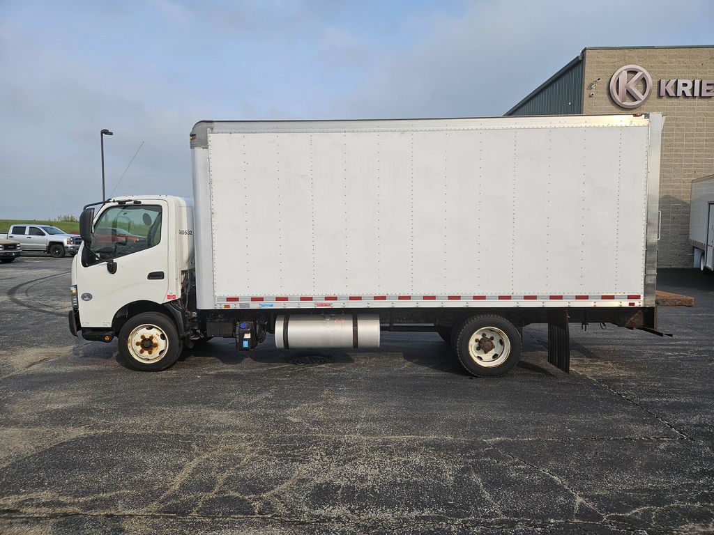 Slide images of 2018 HINO 195