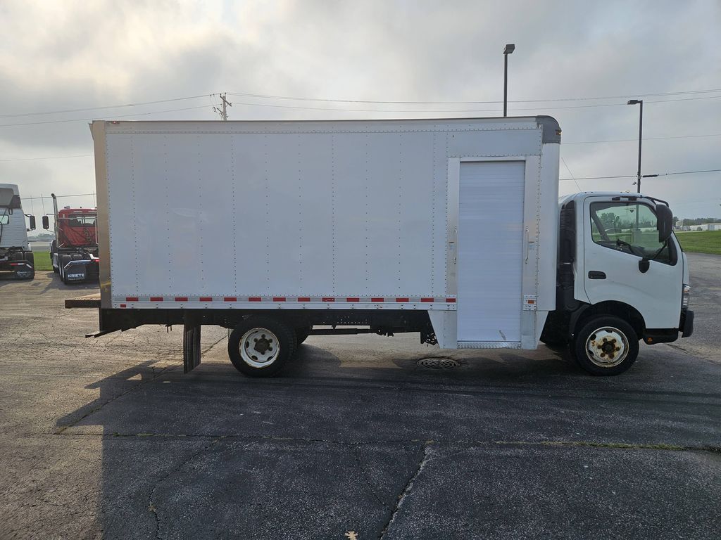 Slide images of 2018 HINO 195