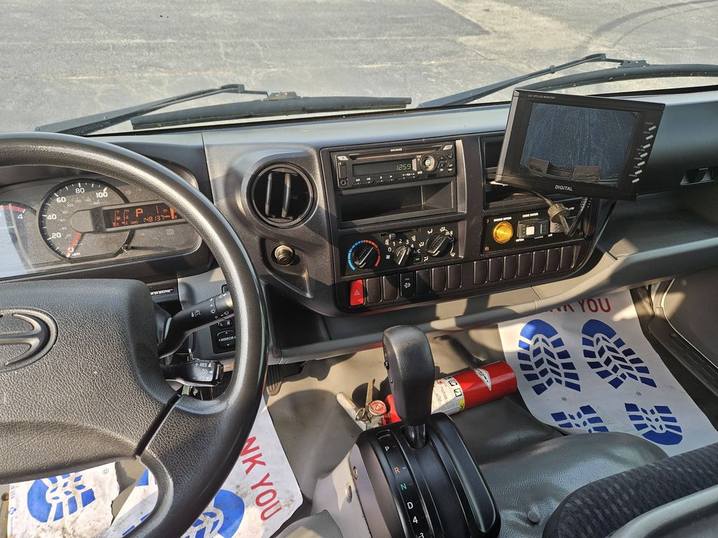 Slide images of 2018 HINO 195