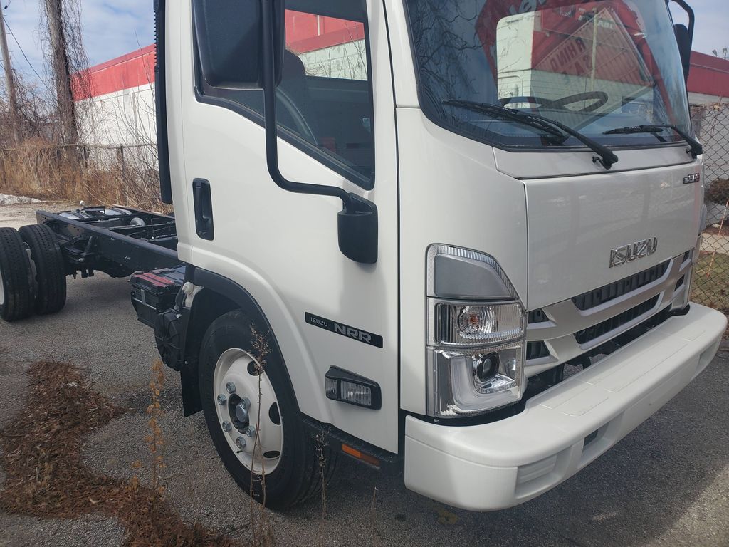 Slide images of 2025 ISUZU NRR