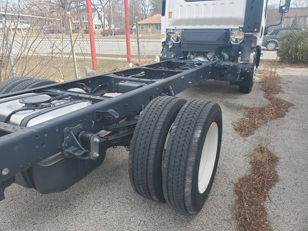 Slide images of 2025 ISUZU NRR