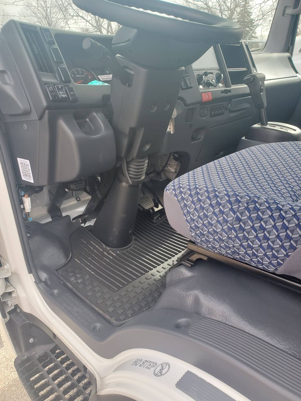 Slide images of 2025 ISUZU NRR