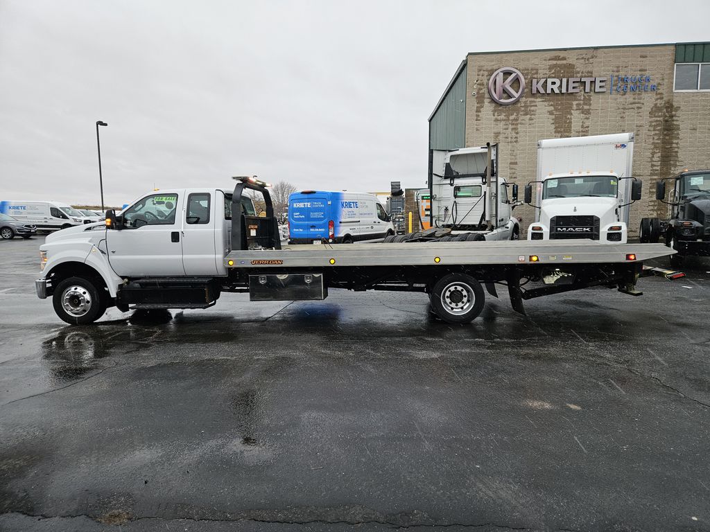 Slide images of 2021 FORD F650 